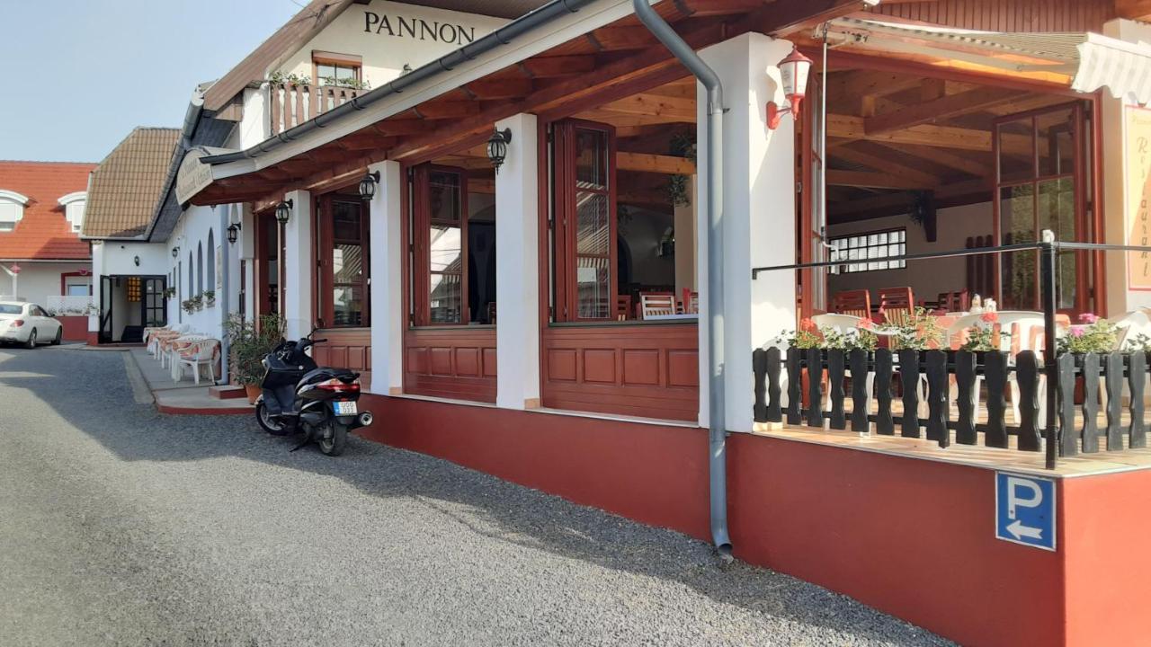 Pannon Panzio Restaurant Hotel Панонхалма Екстериор снимка