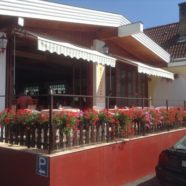 Pannon Panzio Restaurant Hotel Панонхалма Екстериор снимка