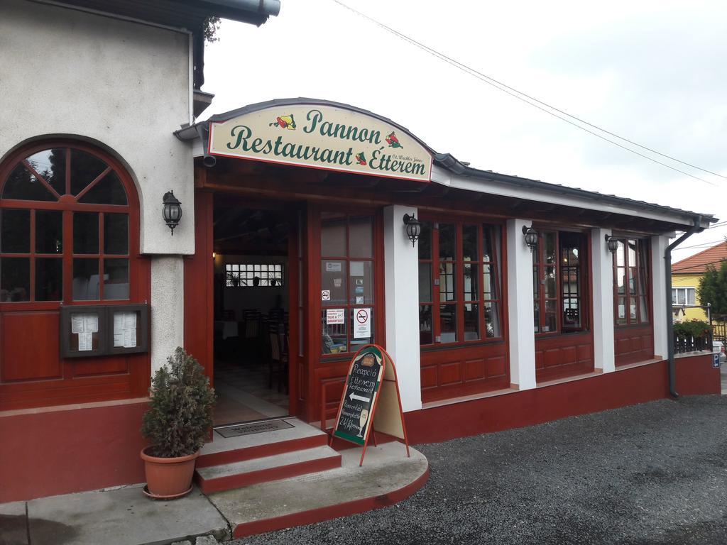Pannon Panzio Restaurant Hotel Панонхалма Екстериор снимка
